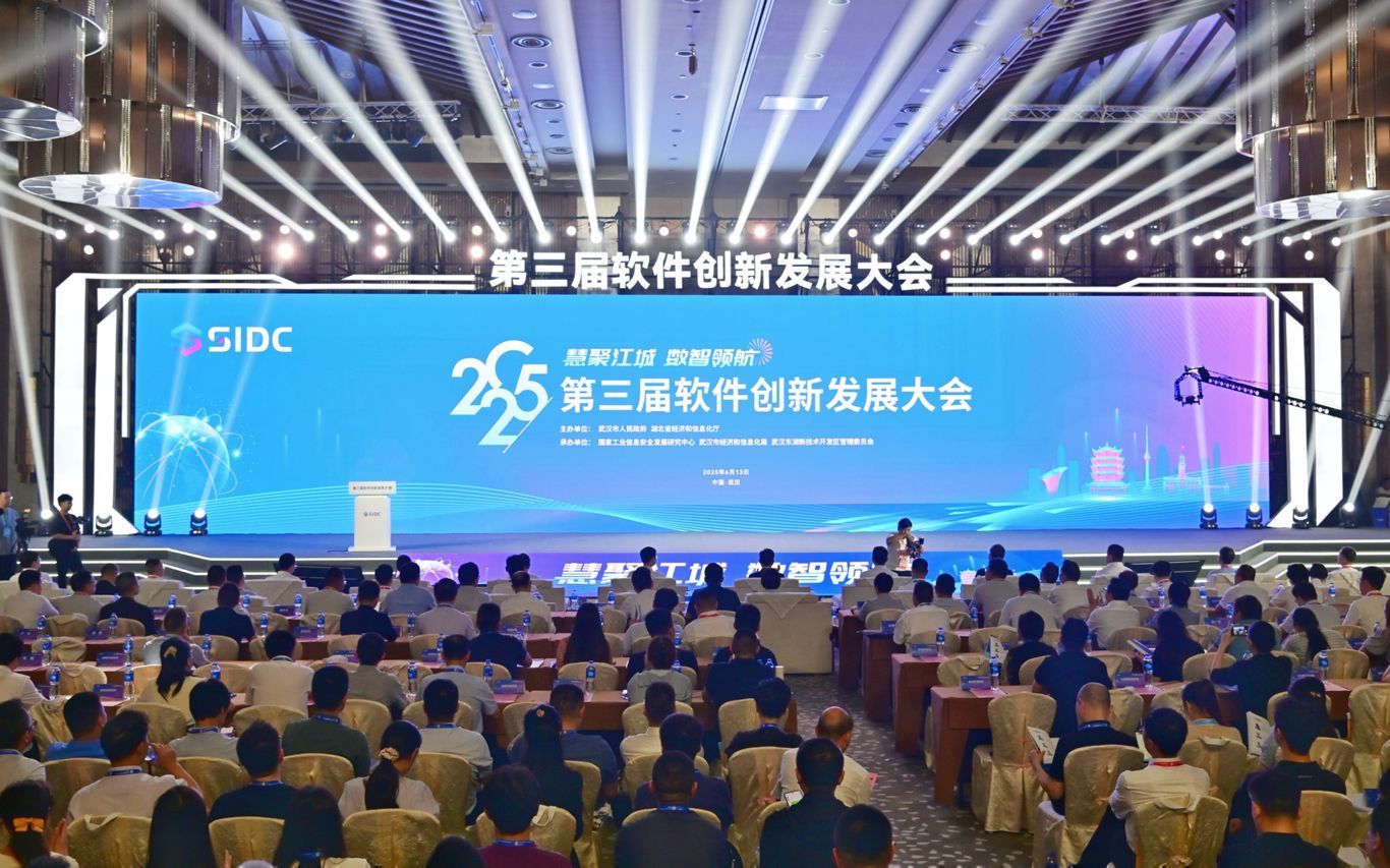 软件开发未来趋势：技术融合与体验革新驱动产业跃迁